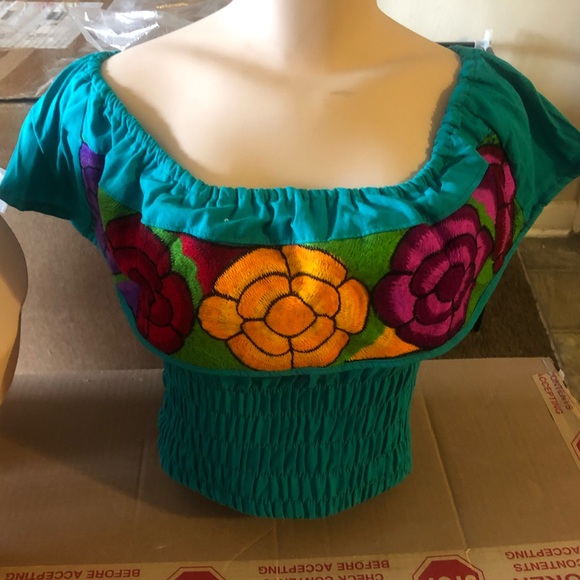 Women's Handmade Floral Embroidered
Mexican Crop Top Blouse One-Size - Picture 1 of 4
